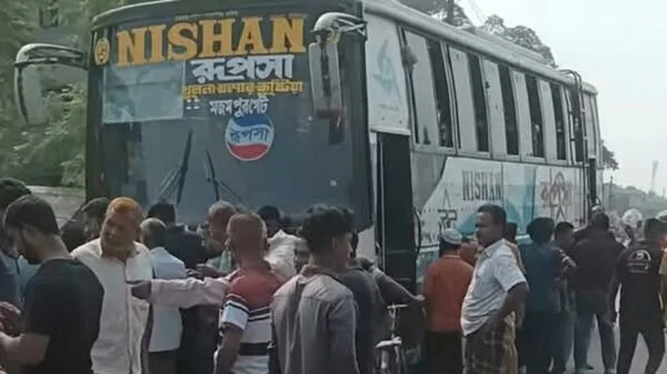 বাসের ধাক্কায় কালীগঞ্জ পৌরসভার কর্মচারী নিহত