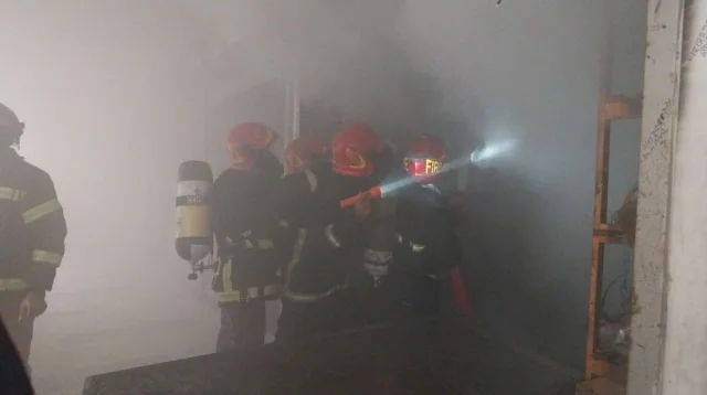 চট্টগ্রামের নিউ মার্কেটে কাপড়ের গুদামে আগুন, নিয়ন্ত্রণে ২ ইউনিট