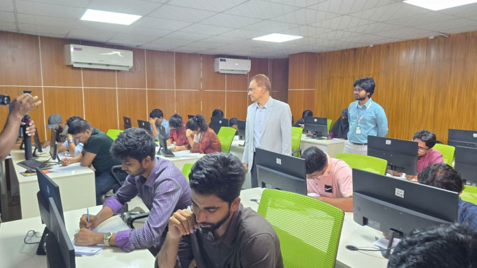 এআই প্রশিক্ষণে ১ হাজার ৬০০ আসন, প্রতিযোগী ১ লাখের বেশি