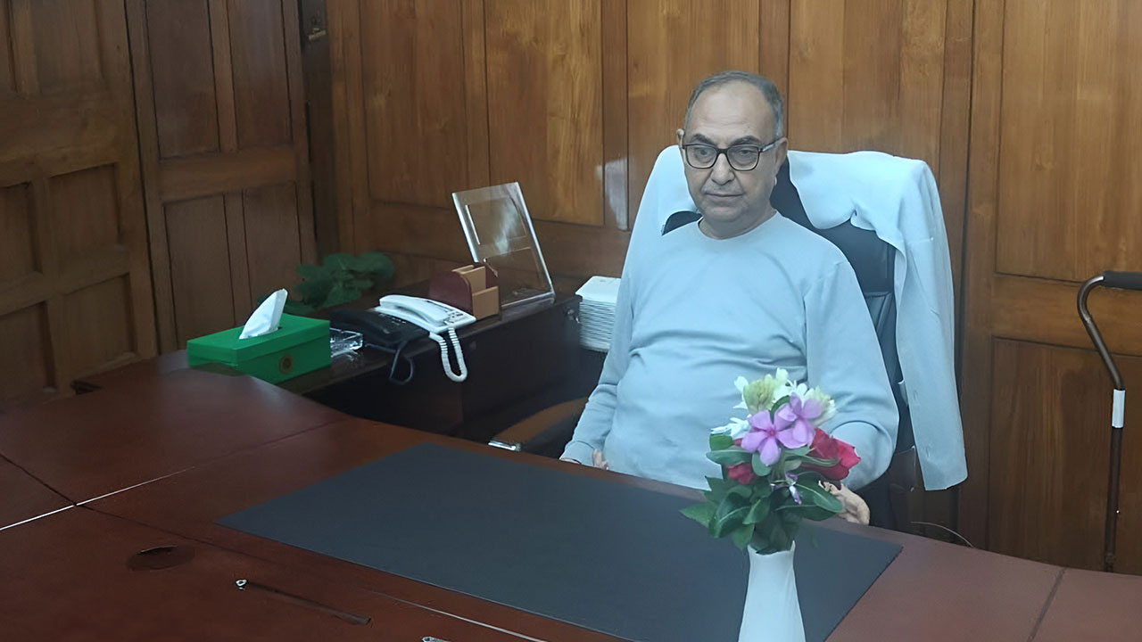 এমপি হয়ে প্রথমবার সংসদে নিজ দপ্তরে মির্জা আব্বাস