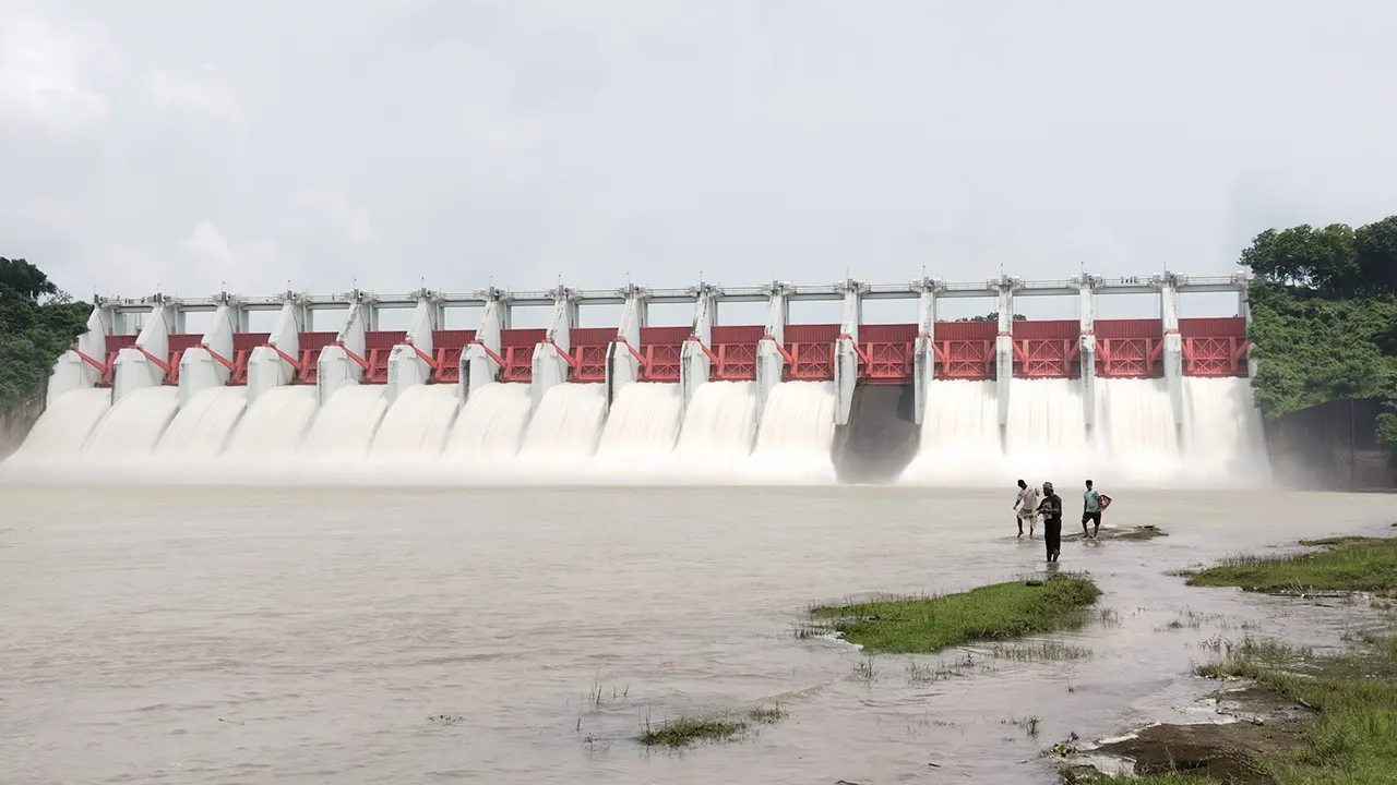 কাপ্তাই হ্রদের পানি বাড়ছে, রাতে খোলা হবে ১৬ জলকপাট