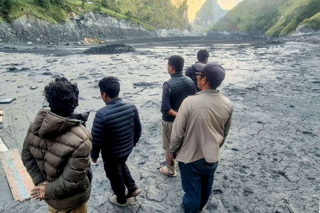 নেপালে বন্যা ও ভূমিধসে আটকা ৯ বাংলাদেশিসহ শতাধিক পর্যটক